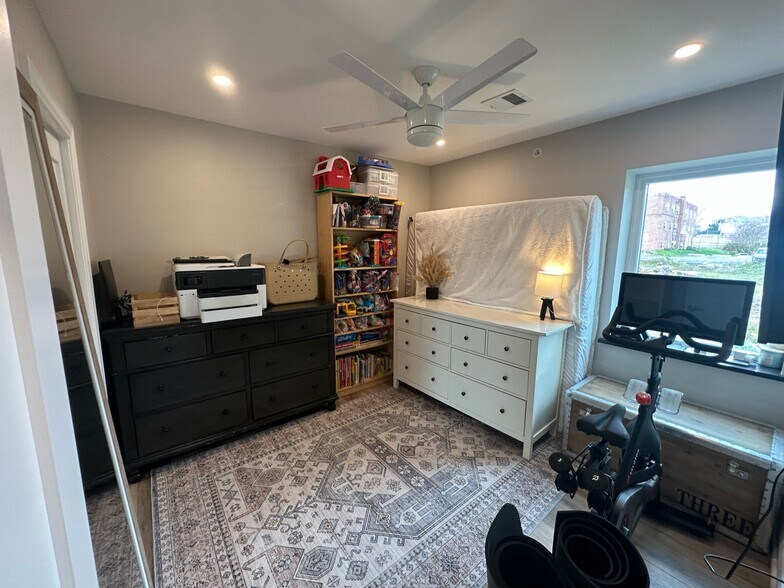 Building Photo - 15 Morton Ave