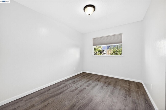 Building Photo - 2032 Newport Dr