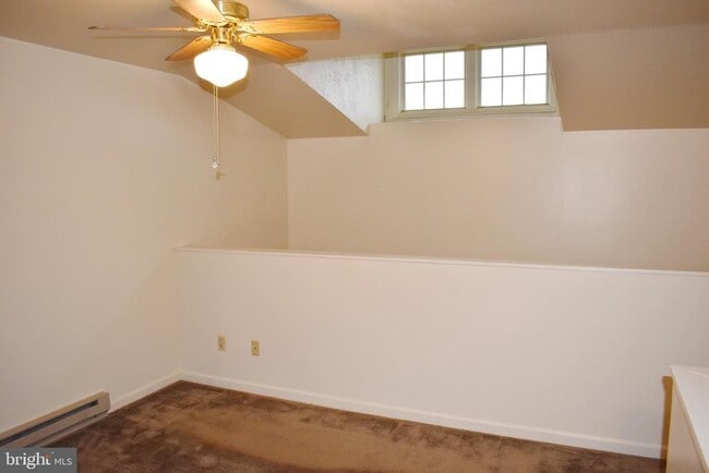 Building Photo - 1121 Stanley Ave