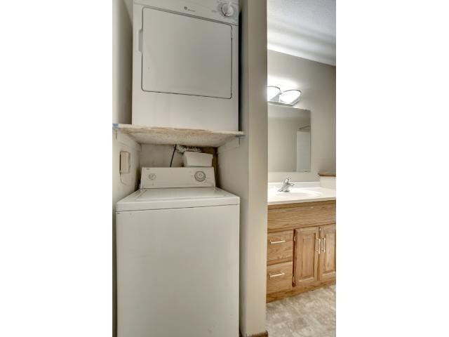 Washer Dryer - 2240 Ridge Dr