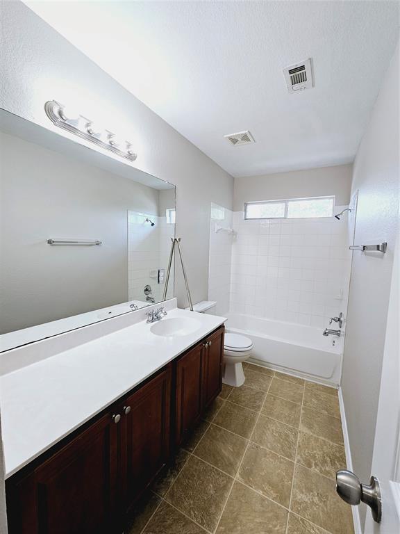 Building Photo - 789 Covent Dr