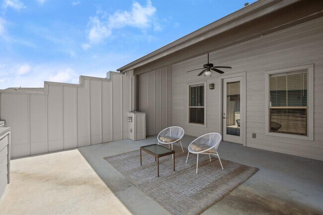 Building Photo - 2520 Bluebonnet Ln