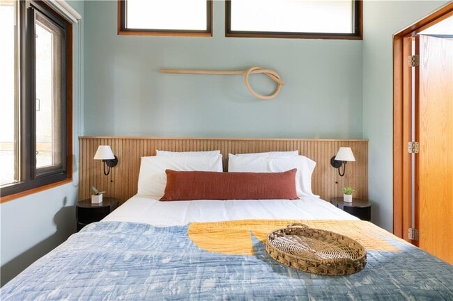 Building Photo - 515 Claire Dr NE