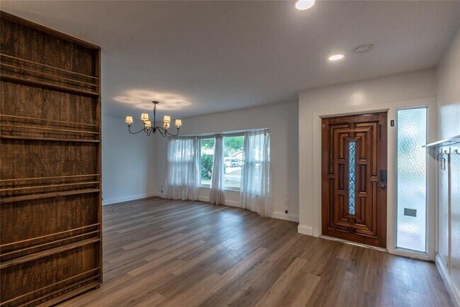 Building Photo - 518 Crestover Dr