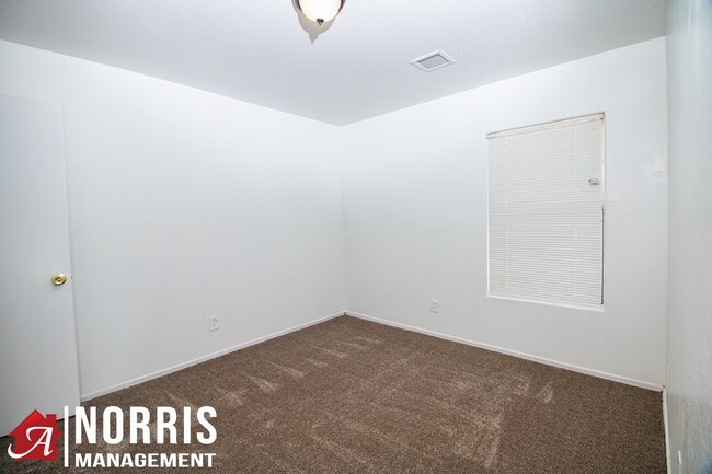 Building Photo - 9874 W Leander Dr