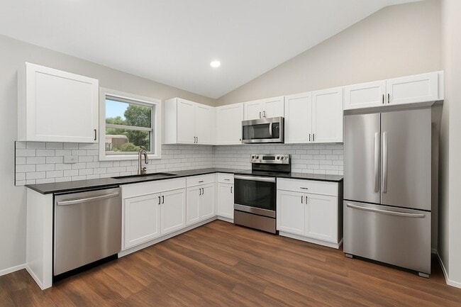 Building Photo - 1300 Timbercrest Dr