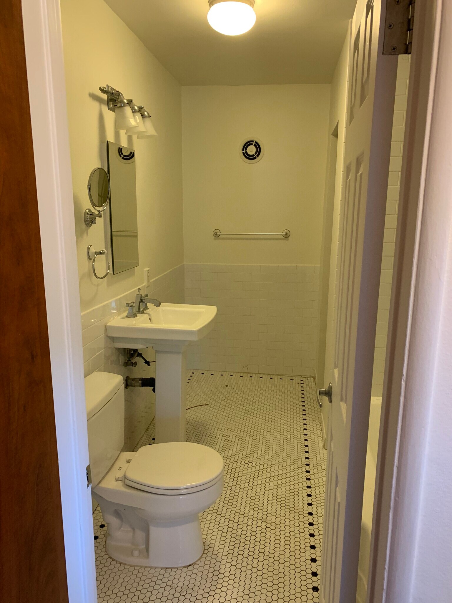 Bath - 7156 Lexington Ave