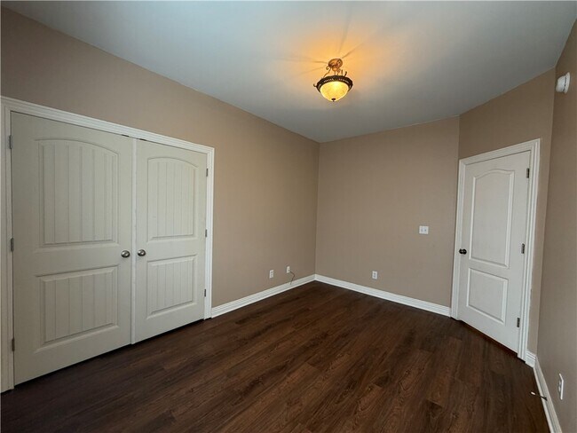 Building Photo - 4410 W Braymore Dr