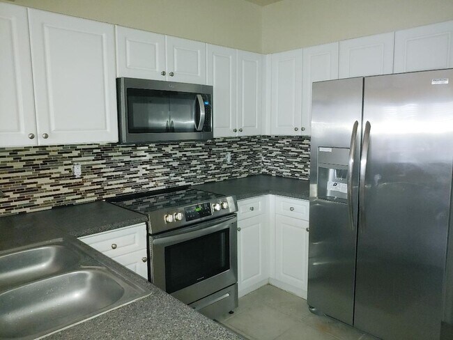 Stainless - 612 SE Prescott Pl