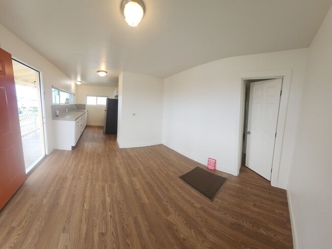 Building Photo - Views of Morro Bay in this cozy hillside cottage!