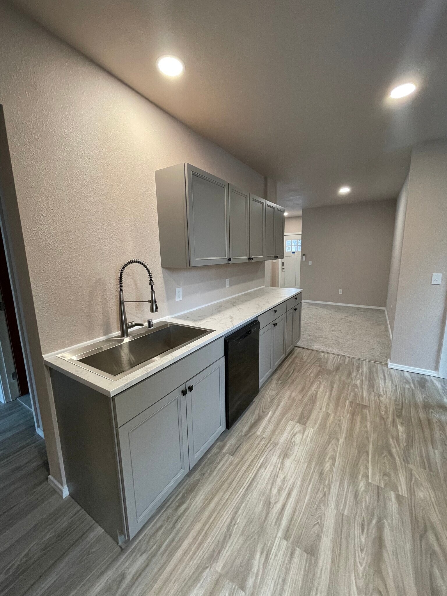 Building Photo - 1902 W 10th Ave