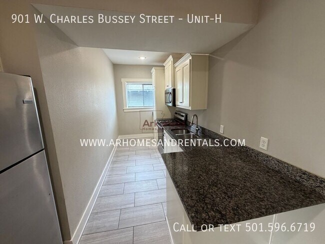 Building Photo - 901 W Charles Bussey Ave