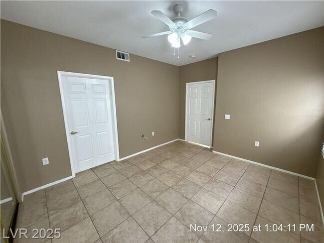 Building Photo - SILVERADO RANCH – 2ND FLOOR CONDO IN A GAT...