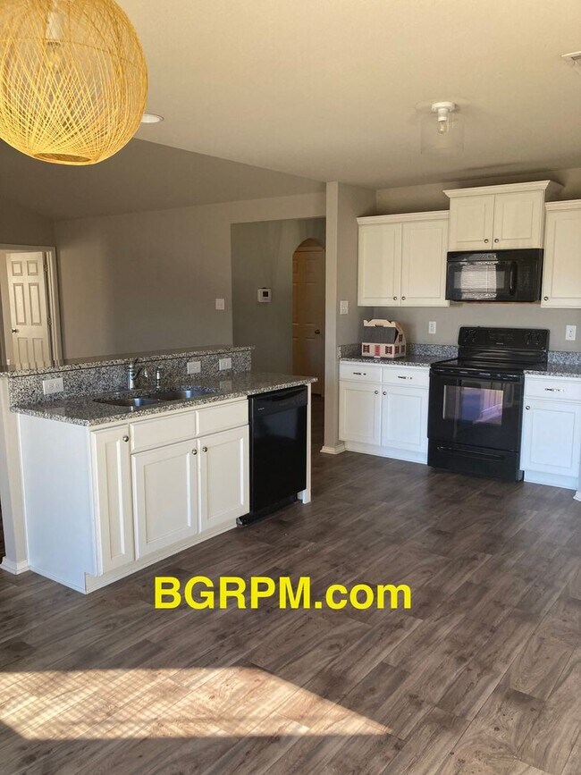 Building Photo - 3 BD, 2 BA, Home in Cabot