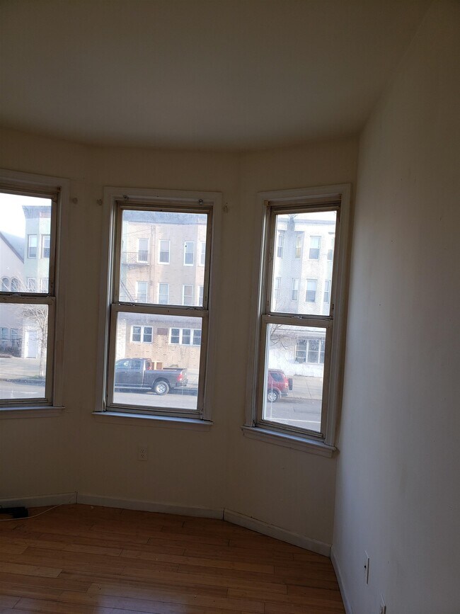 Building Photo - 385 Avenue C