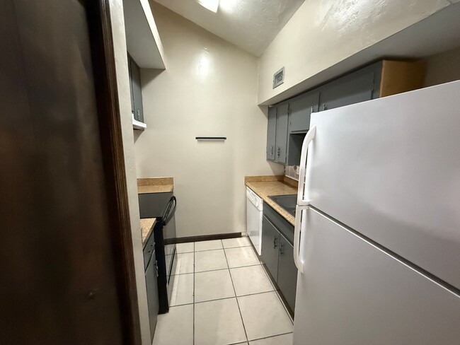 Building Photo - 3743 Donovan Dr