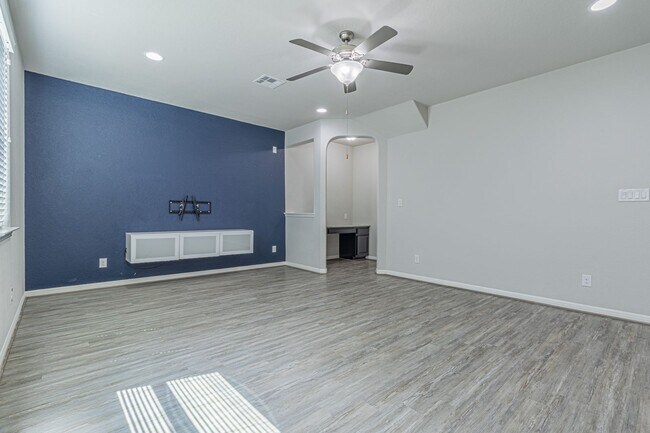 Building Photo - GORGEOUS 4BR 2.5 BATH WITH LOTS OF NEIGHBORHOOD AMENITIES! Available August 7th!