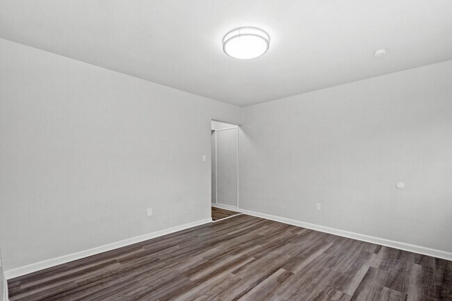 Building Photo - BLACK FRIDAY DEAL! SCORE 50% OFF 1ST MONTH'S RENT IF SIGNED BY NOV. 28! Newly renovated 2 bedroom...