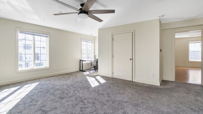 Building Photo - 148 Main St