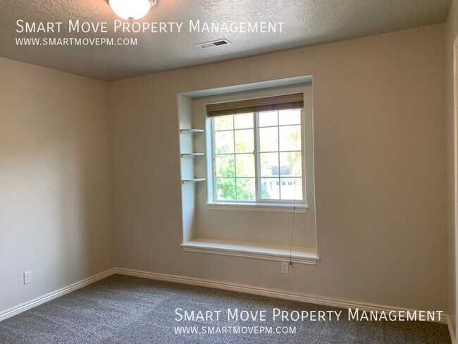 Building Photo - 687 W Laughton Dr