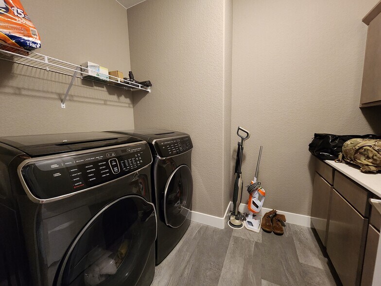 Building Photo - 10043 Hannaway Dr