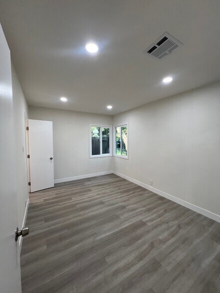 Building Photo - 515 Allen Ave