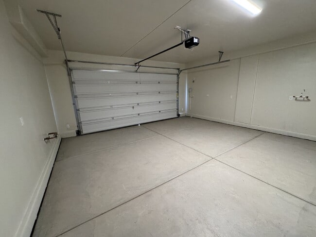 Building Photo - Beautiful, brand-new single-family home!