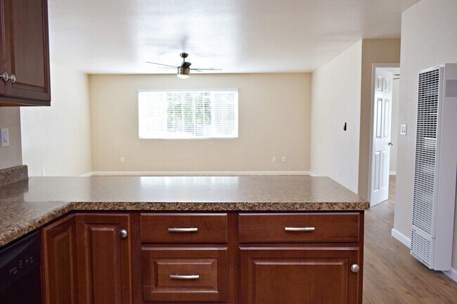 Building Photo - 2BR, 1BA Apartment Unit - Open Floor Plan, No Carpet , Double Pane Windows, and 1 Assigned Parkin...