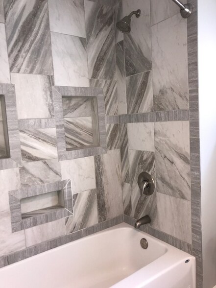 Building Photo - 868 1/2 S Main St