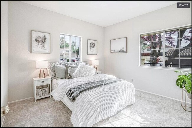 Building Photo - FABULOUS 2 Bed/2 Bath Condo in Sunny Hills...
