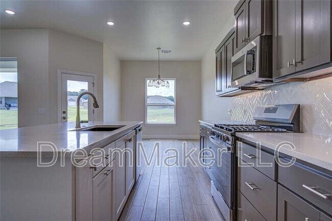 Building Photo - 207 Hope Ave