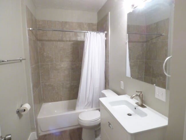 Building Photo - 4 Bd 1 Ba Upgrades Through Out in Murray