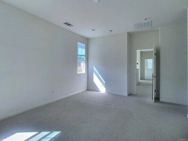 Building Photo - Fully Remodeled 3bed/2.5bath House.