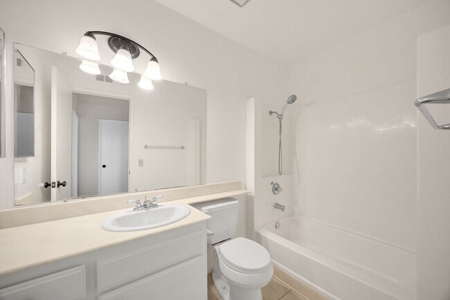 Building Photo - Bright and Open 3 Bedrooms Plus 2 Car Garage