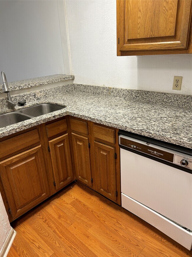 Building Photo - 2213 S Braeswood Blvd