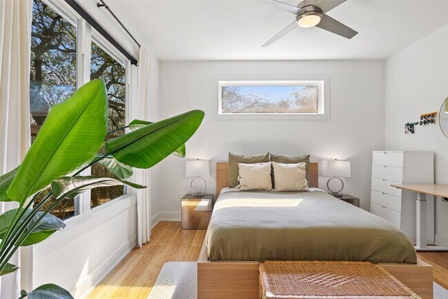 Building Photo - 402 El Paso St