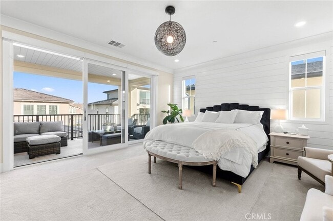 Building Photo - 70 Ray