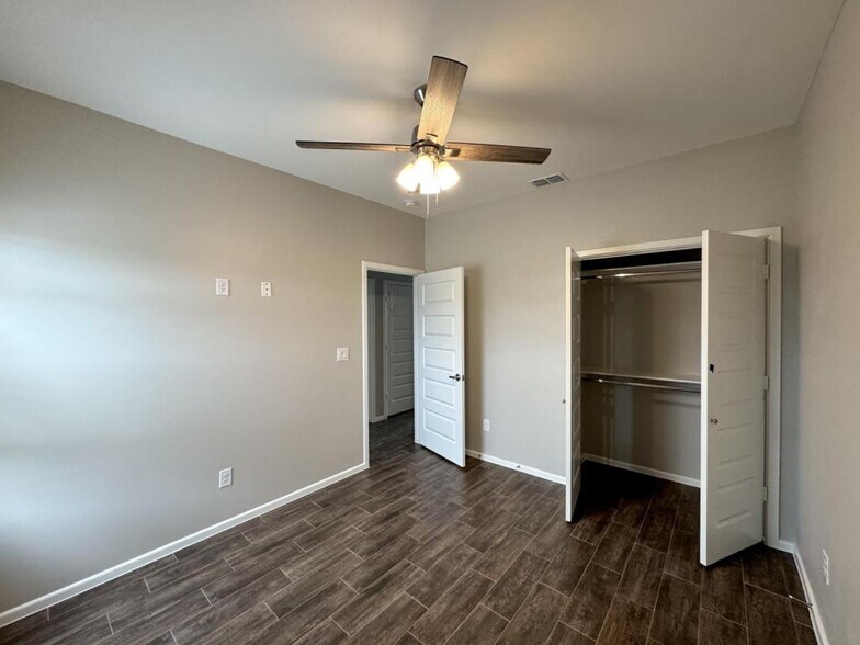Building Photo - 1312 W Sucre Dr
