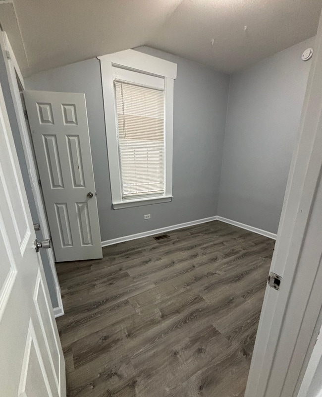 Building Photo - 6949 S Woodlawn Ave