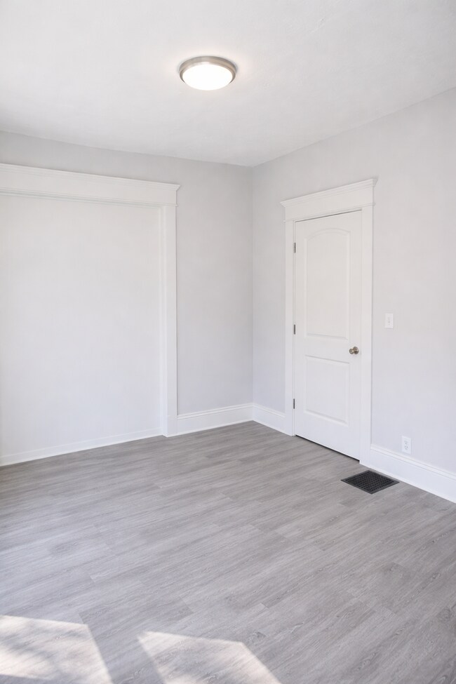 Building Photo - 2BR Canton Duplex