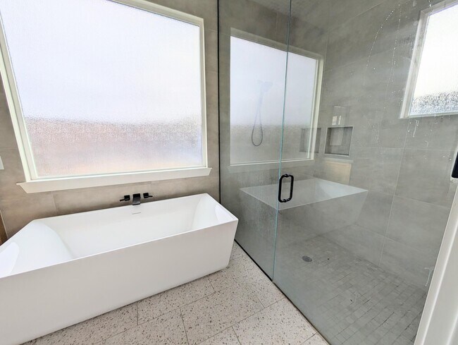 Building Photo - 18 Wilshire Blvd