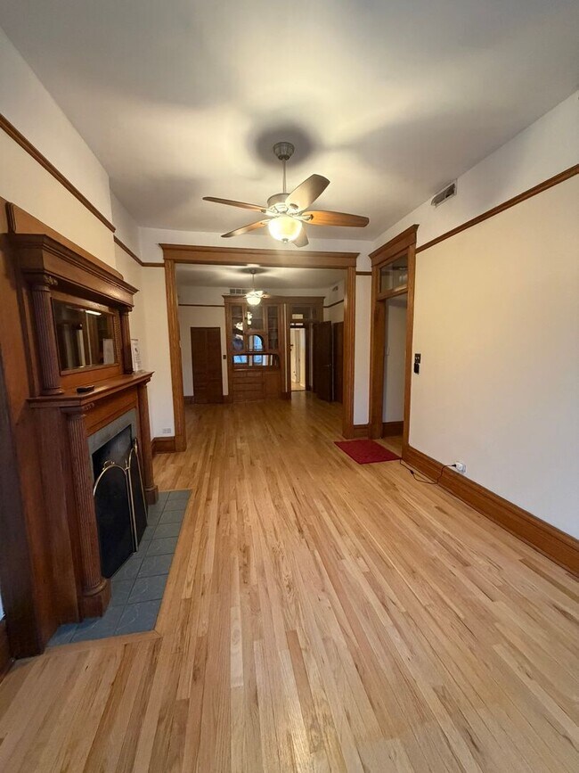 Building Photo - 4108 N Southport Ave