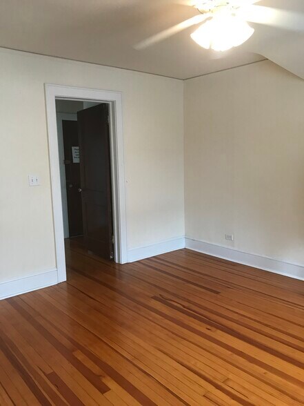 Bedroom with Walk in - 124 Shippan Avenue Ext