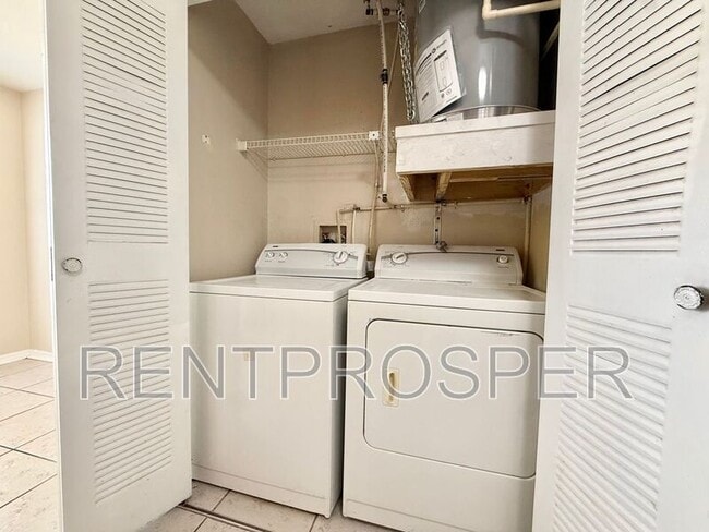 Building Photo - 6010 Scotchwood Glen