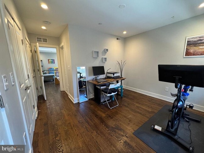 Building Photo - 1012 S Randolph St