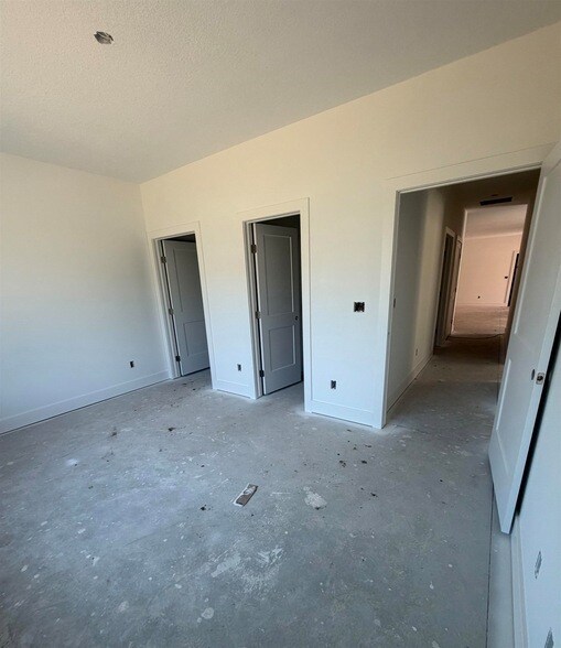 Building Photo - 1010 N Kansas St