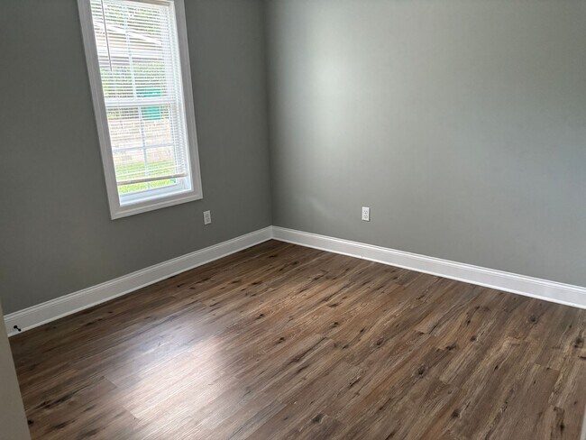 Building Photo - 3 Br 2 Ba