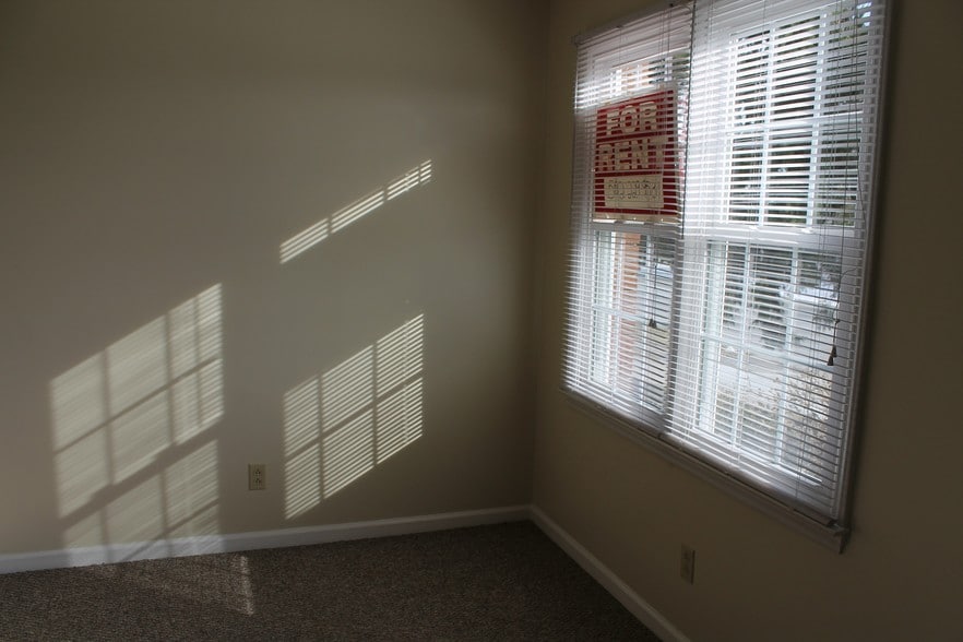 Living Room Windows - 743 Ridgeview Dr