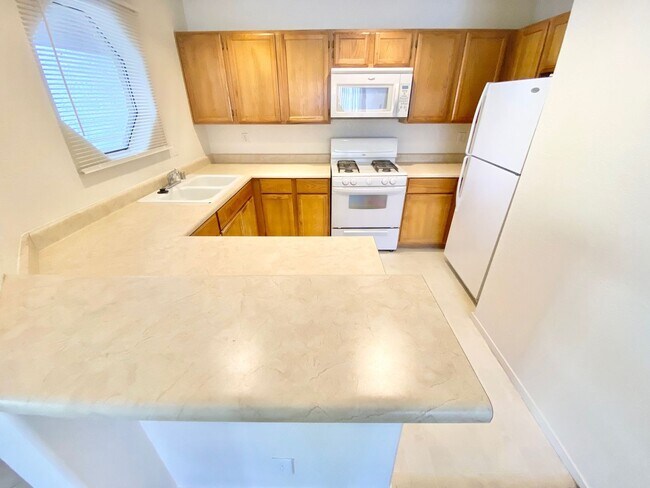 Building Photo - CHARMING SOUTHWEST LAS VEGAS CONDO WITH COMMUNITY AMENITIES