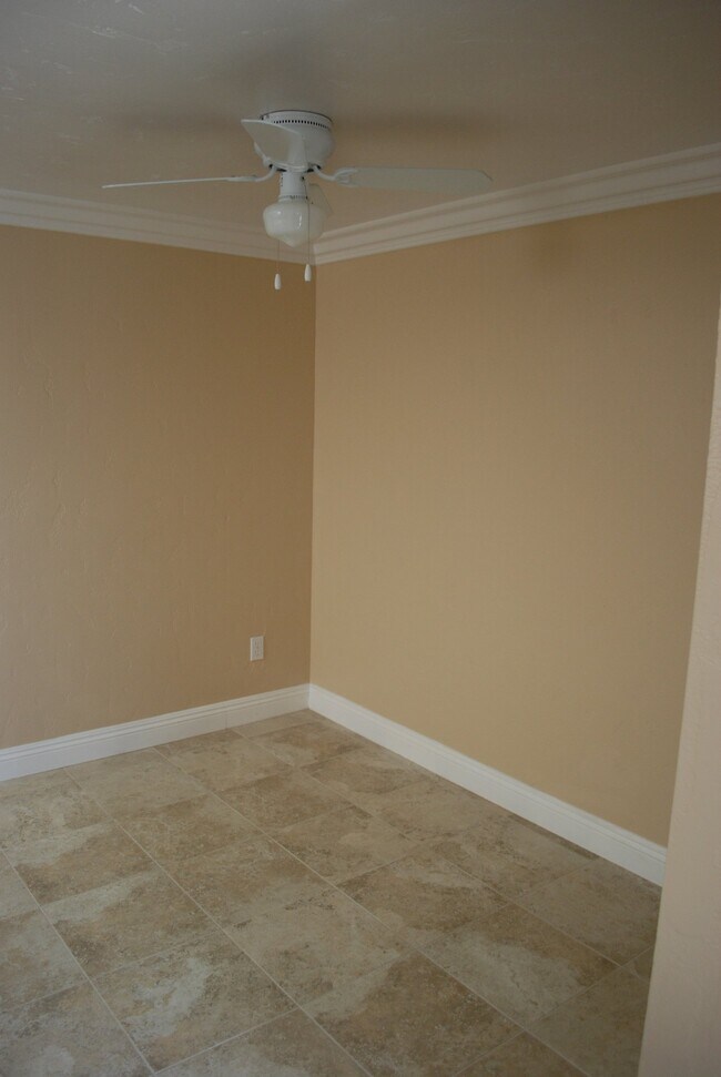 Building Photo - 1712 Glenview Dr